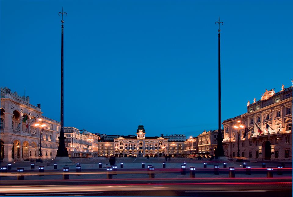 Piazza Unità d'Italia by night - ph. Anja Cop